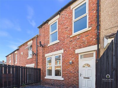 3 bedroom Mid Terrace House for sale
