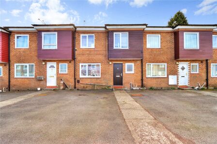 3 bedroom Mid Terrace House for sale