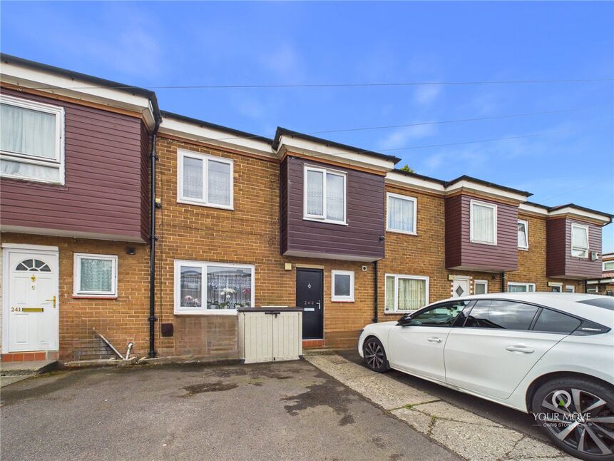 3 bedroom Mid Terrace House for sale