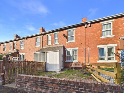 3 bedroom Mid Terrace House for sale