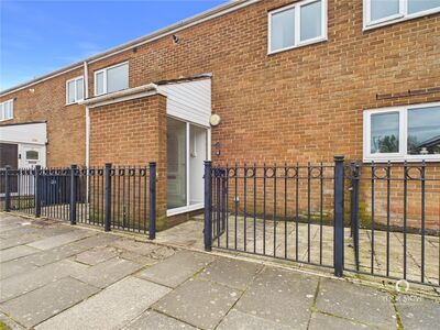 Hareydene, 3 bedroom Mid Terrace House to rent, &pound;1,000 pcm