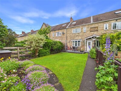 3 bedroom Mid Terrace House for sale