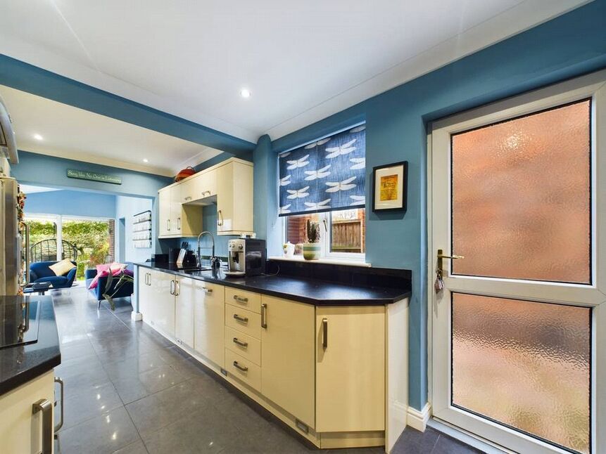 4 bedroom Detached House for sale, Arundel Drive, Bramcote, NG9 £519,000