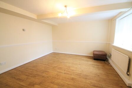 Hollyhock, 2 bedroom Mid Terrace House to rent, £725 pcm