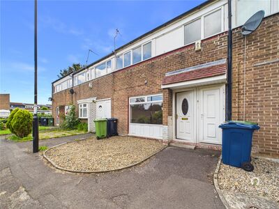 Stockley Road, 3 bedroom Semi Detached House to rent, &pound;750 pcm