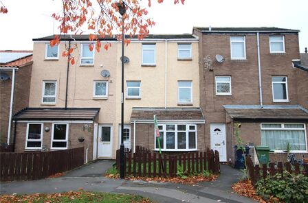 3 bedroom Mid Terrace House to rent