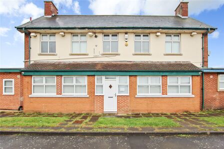 Coach Road Estate, 3 bedroom  Flat to rent, £875 pcm
