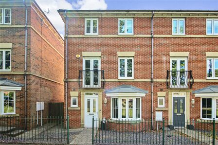 4 bedroom End Terrace House for sale