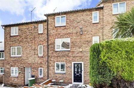 4 bedroom Mid Terrace House for sale