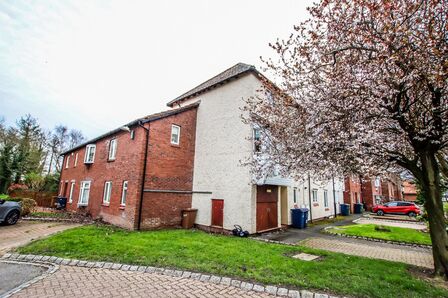 Lomond Close, 2 bedroom Flat for sale, &pound;75,000