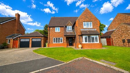 Aspen Close, 5 bedroom Detached House for sale, &pound;525,000
