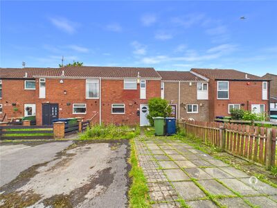 Raglan, 3 bedroom Mid Terrace House to rent, &pound;800 pcm
