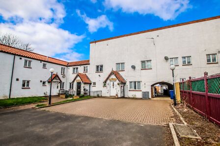 2 bedroom Mid Terrace Flat for sale