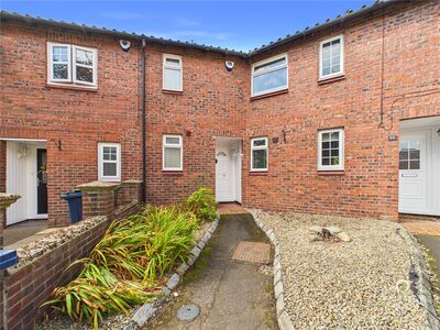 3 bedroom Mid Terrace House for sale