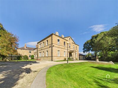 3 bedroom Mid Terrace Flat for sale