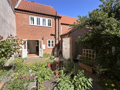 3 bedroom Mid Terrace House for sale