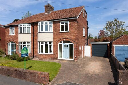 Hunters Way, 4 bedroom Semi Detached House for sale, £600,000