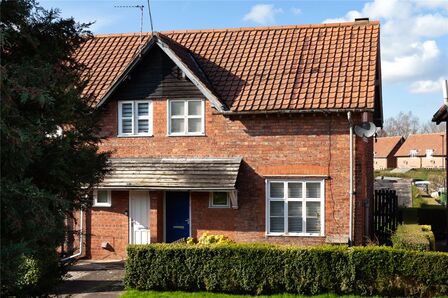 Chestnut Grove, 2 bedroom End Terrace House for sale, £260,000