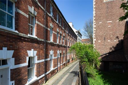 St. Martins Lane, 4 bedroom Mid Terrace House for sale, £500,000