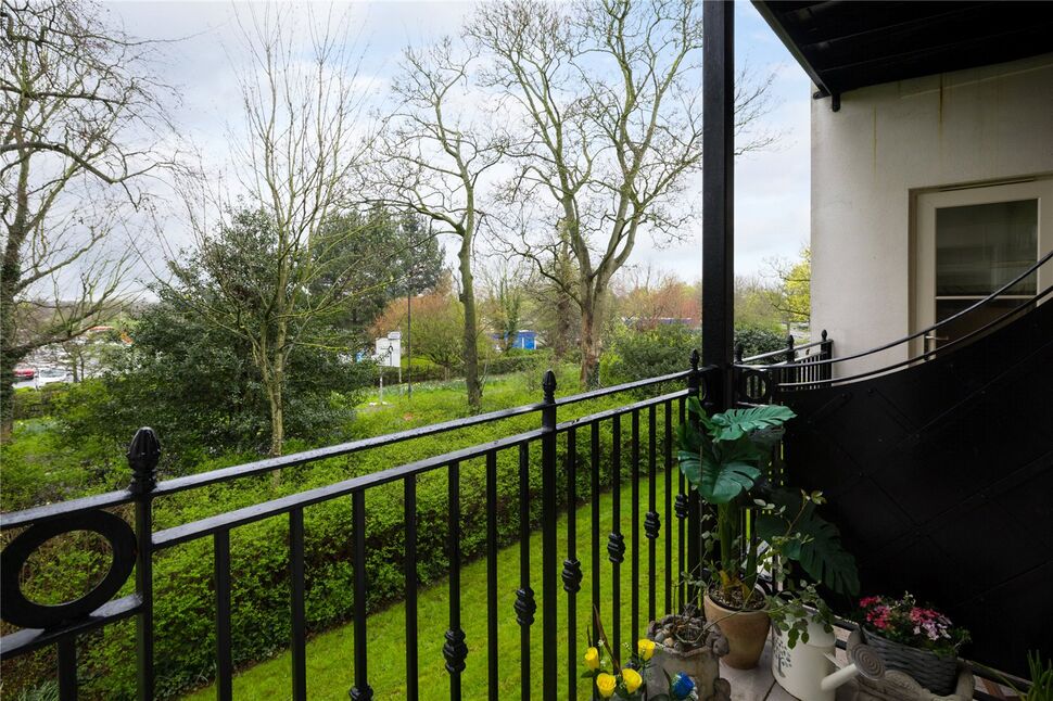 2 bedroom Flat for sale, The Square, Dringhouses, YO24 £260,000