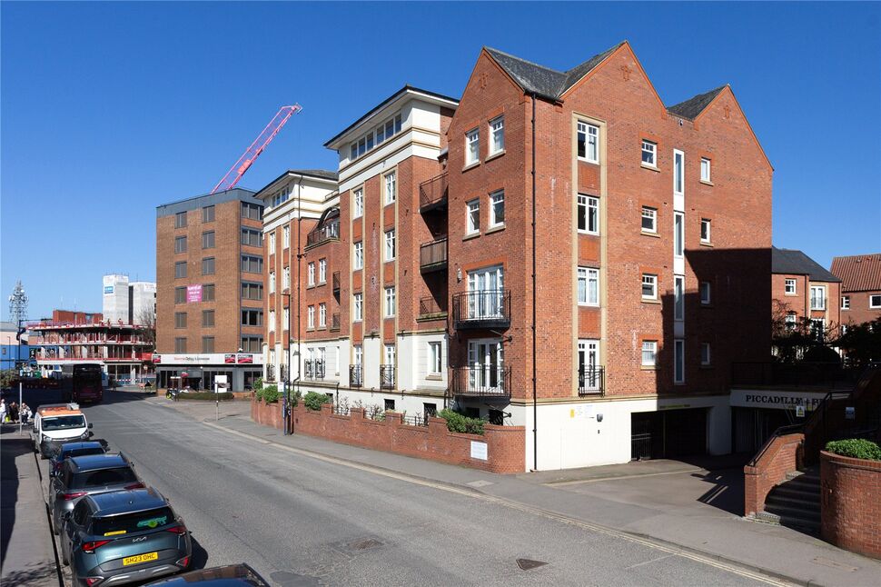 2 bedroom Flat for sale