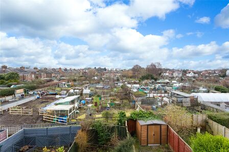 Harold Court, 3 bedroom Mid Terrace House for sale, £250,000