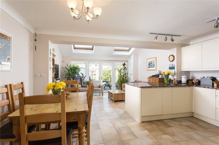 3 bedroom Mid Terrace House for sale