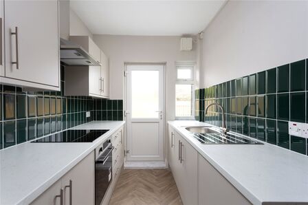 Beech Avenue, 2 bedroom  Flat for sale, £185,000