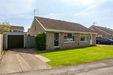 2 bedroom Semi Detached Bungalow for sale
