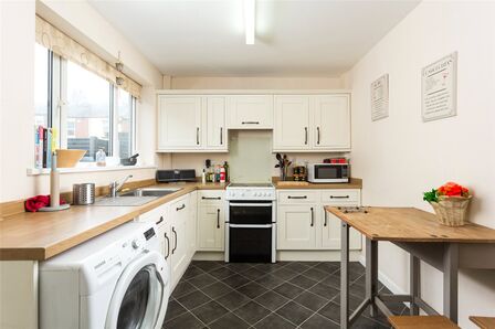 Chatsworth Terrace, 3 bedroom Mid Terrace House for sale, £270,000
