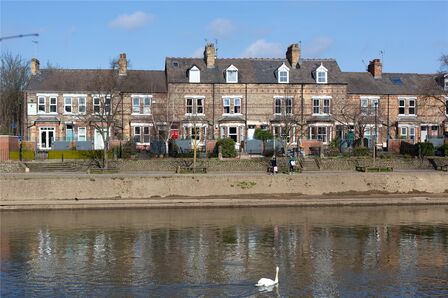 4 bedroom Mid Terrace House for sale