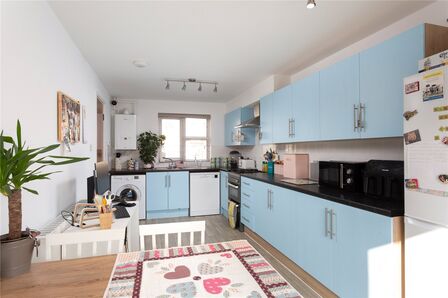 2 bedroom Mid Terrace House for sale