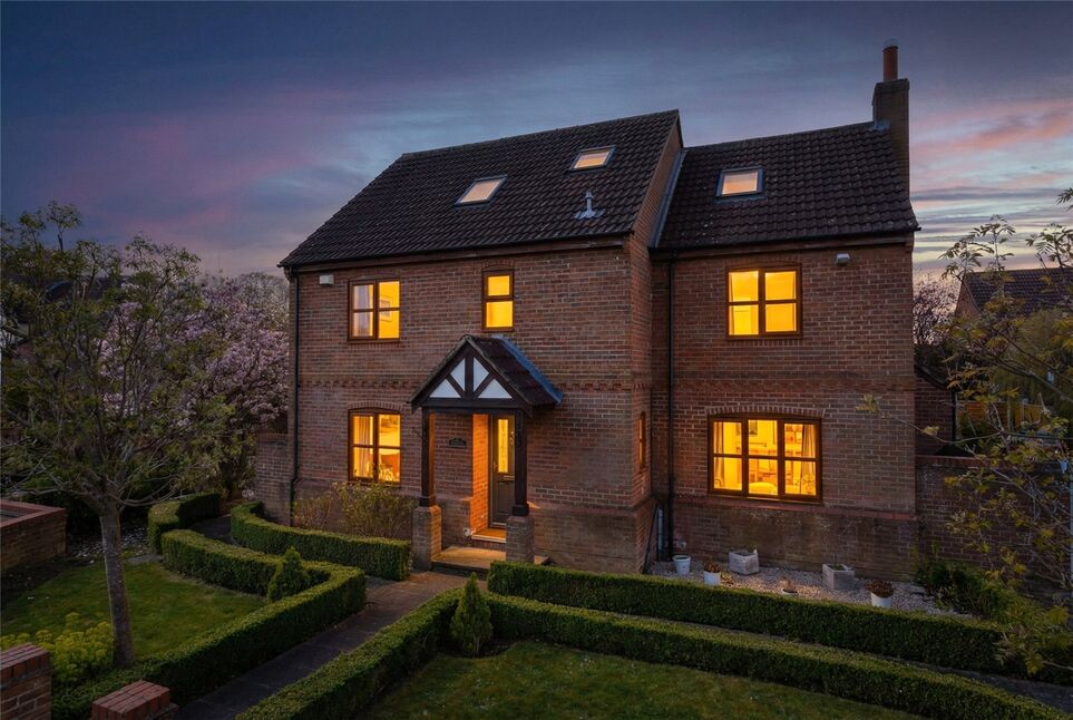 5 bedroom Detached House for sale