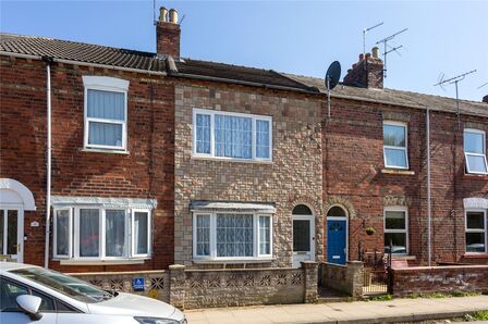 Garnet Terrace, 3 bedroom Mid Terrace House for sale, £265,000