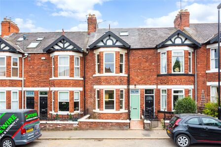 4 bedroom Mid Terrace House for sale