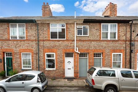 2 bedroom Mid Terrace House for sale