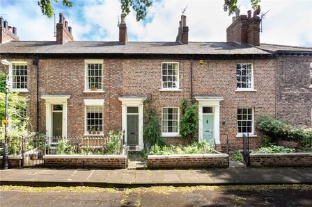 Dewsbury Terrace, 2 bedroom Mid Terrace House for sale, £400,000