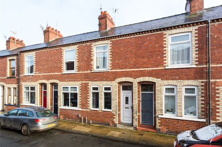 2 bedroom Mid Terrace House for sale
