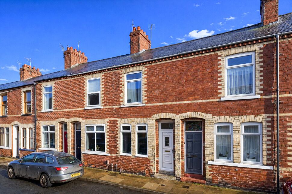 2 bedroom Mid Terrace House for sale