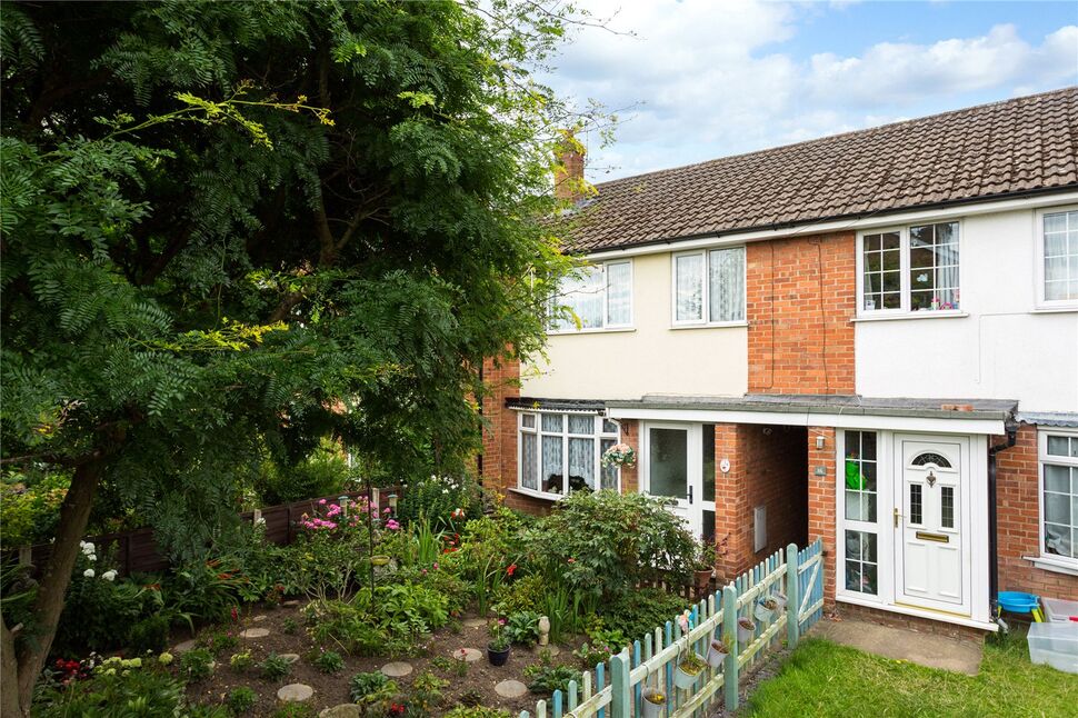 3 bedroom Mid Terrace House for sale