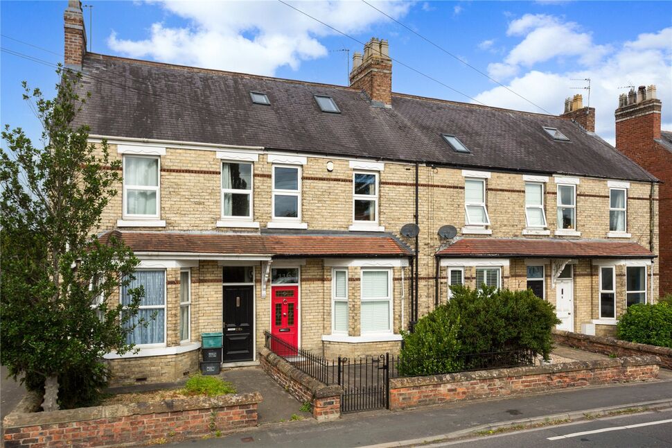 3 bedroom Mid Terrace House for sale