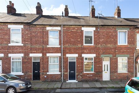 2 bedroom Mid Terrace House for sale