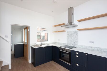 2 bedroom Mid Terrace House for sale
