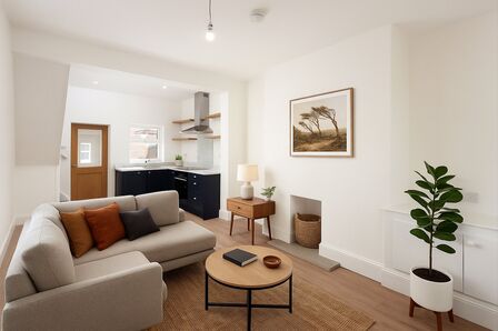 2 bedroom Mid Terrace House for sale