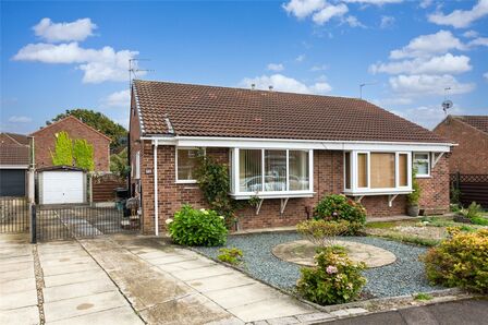 Harrow Glade, 2 bedroom Semi Detached Bungalow for sale, £275,000