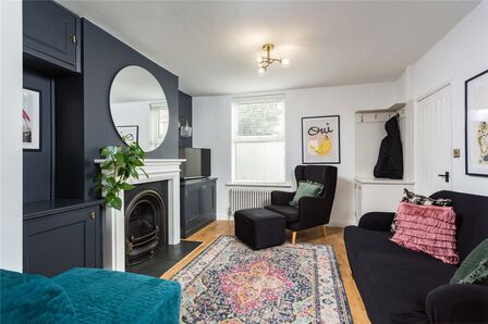 2 bedroom Mid Terrace House for sale