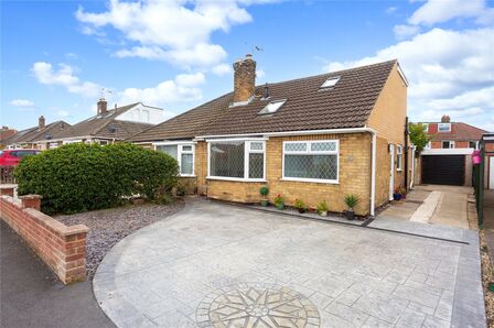 Manor Park Road, 2 bedroom Semi Detached Bungalow for sale, £275,000