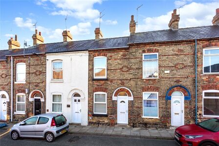 2 bedroom Mid Terrace House for sale