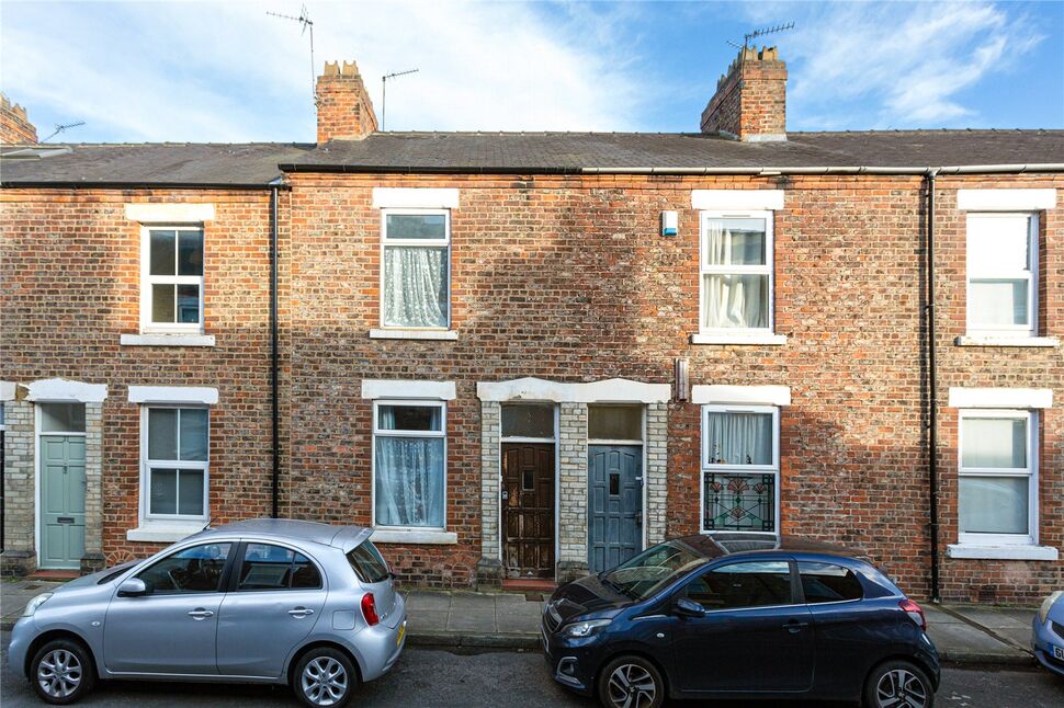 2 bedroom Mid Terrace House for sale