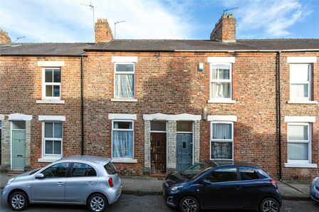 2 bedroom Mid Terrace House for sale